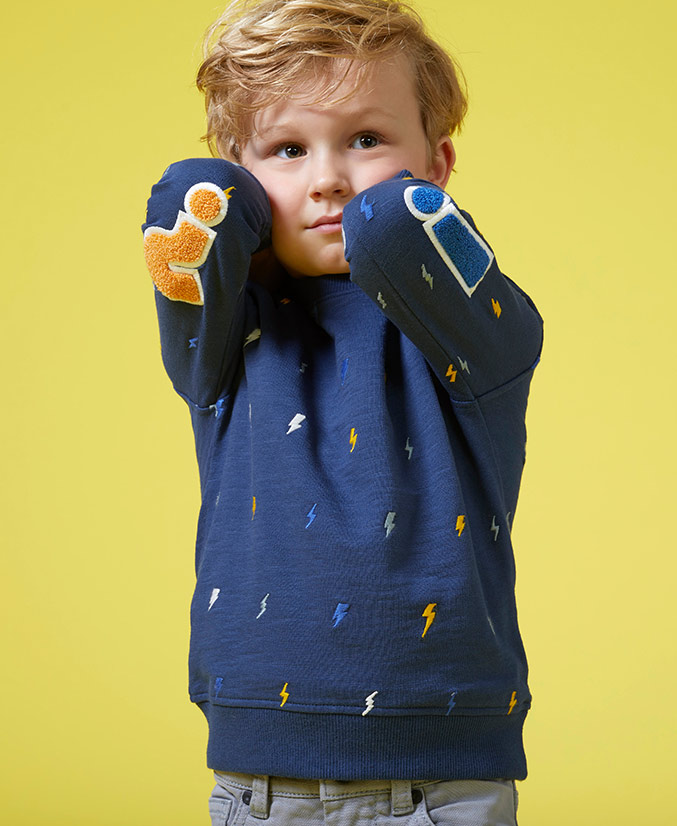 Sweat bleu foncé avec imprimé d'éclairs

