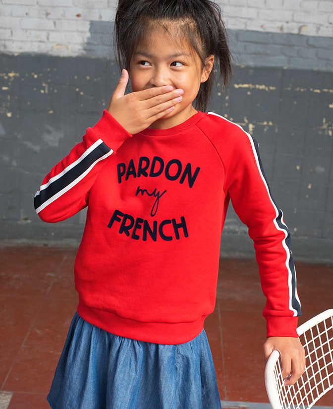 SWEAT ROUGE inscription en relief