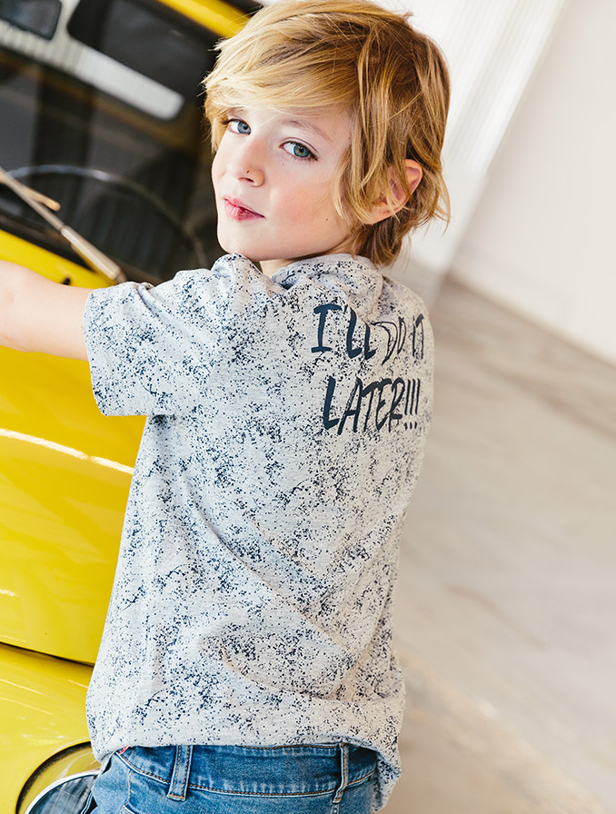 Collectie jongens: een fris hemdje met een denim voor een comfy feel good look!
