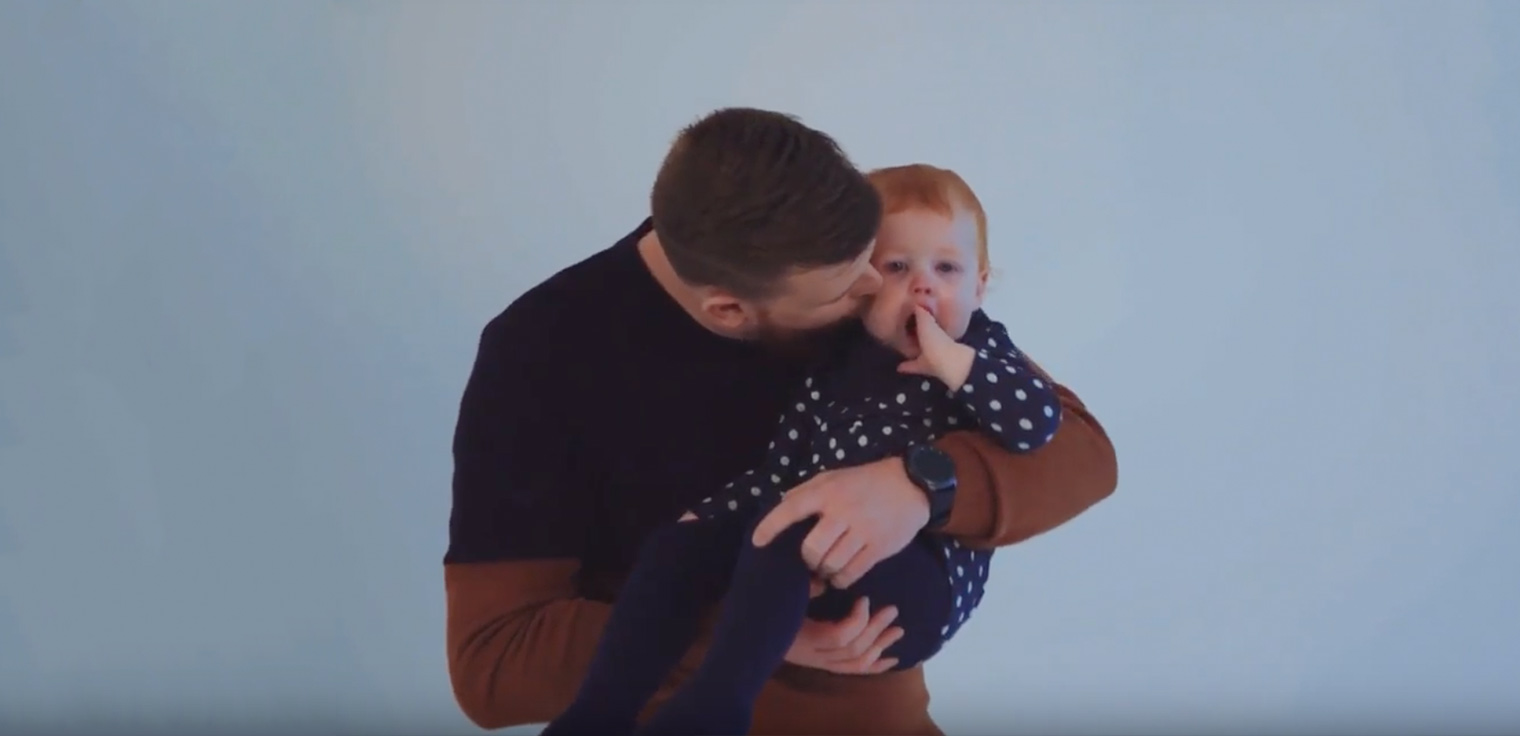 Tom Simoens, trotse papa van de überschattige Lina vertelt hoe het is om voor de eerste keer papa te worden.
